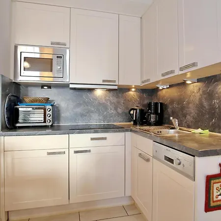 Strandstrasse 32 07 * Kuehlungsborn