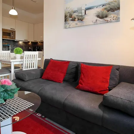 Strandstrasse 32 07 *